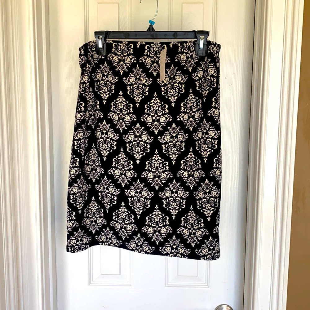Ladies Black and White Skirt NWT
